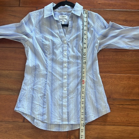 Express Essential Original V-Neck Button Down Size Small Petite - Picture 6 of 7
